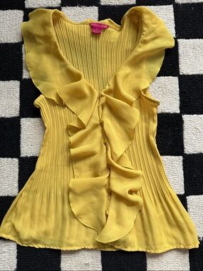 Sunny Leigh Ruffle-Front Mustard Yellow Pleated Sleeveless Blouse | M